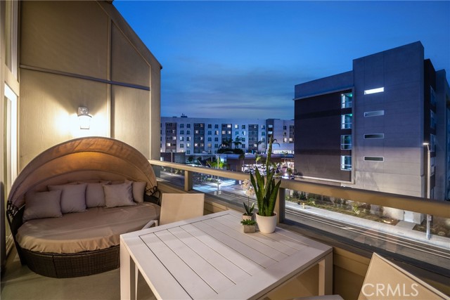 4350 Via Dolce, Marina del Rey CA: https://media.crmls.org/medias/afb47ece-9cfe-49cf-b10d-688ab6ef9969.jpg