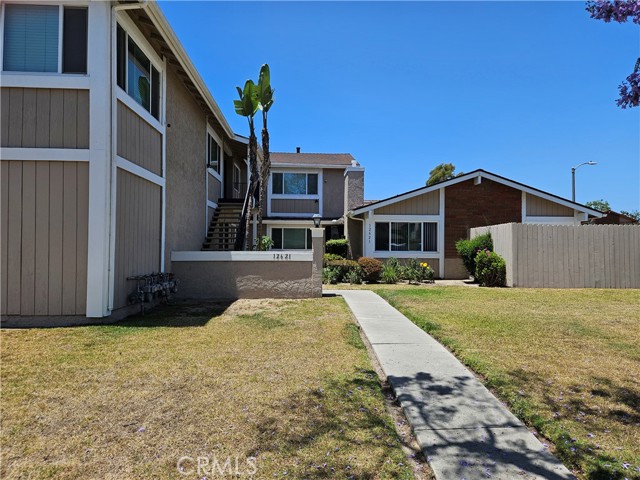 12621 Adelle Street, Garden Grove CA: https://media.crmls.org/medias/afb47f15-c9c0-4c04-8d3a-e5f566cec3f6.jpg