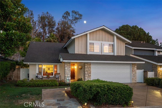 25572 Orchard Rim Ln, Lake Forest CA: https://media.crmls.org/medias/afb4b7dc-dcf5-4879-a137-bfcb27523e83.jpg