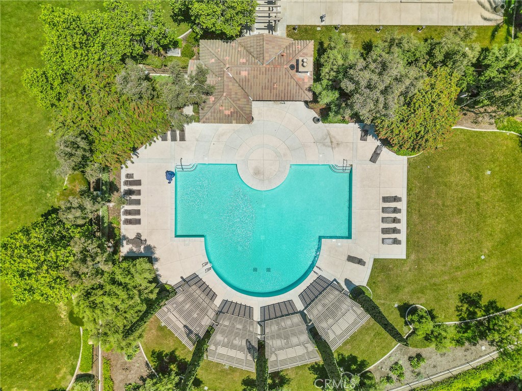 https://media.crmls.org/medias/afb4d419-4d3d-485f-bacc-983fd34f3310.jpg?preset=X-Large