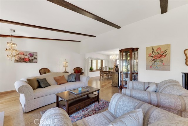 Detail Gallery Image 6 of 37 For 19933 Hiawatha St, Chatsworth,  CA 91311 - 5 Beds | 2/1 Baths