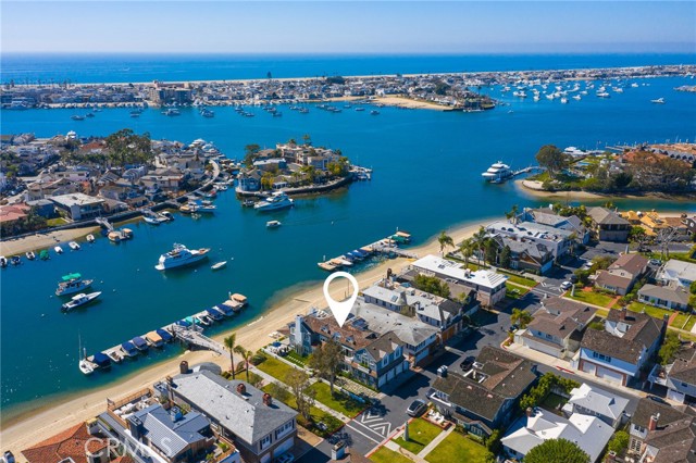 Detail Gallery Image 3 of 55 For 14 Beacon Bay, Newport Beach,  CA 92660 - 4 Beds | 4/1 Baths