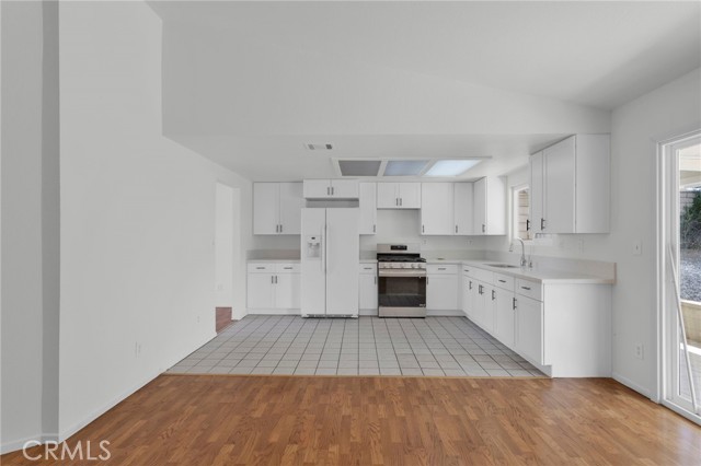 Detail Gallery Image 14 of 44 For 12421 Spring Valley Pkwy, Victorville,  CA 92395 - 4 Beds | 3 Baths