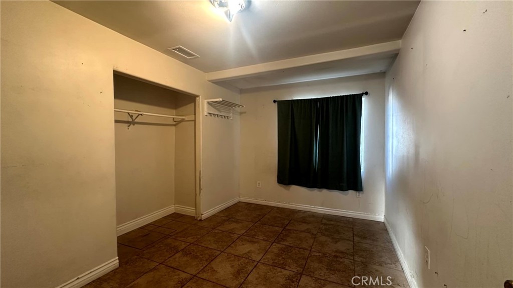https://media.crmls.org/medias/afb60a70-c378-45aa-a8f8-aea3ad509df6.jpg?preset=X-Large