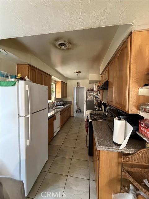 Detail Gallery Image 11 of 22 For 18800 Arminta, Reseda,  CA 91335 - 4 Beds | 3 Baths