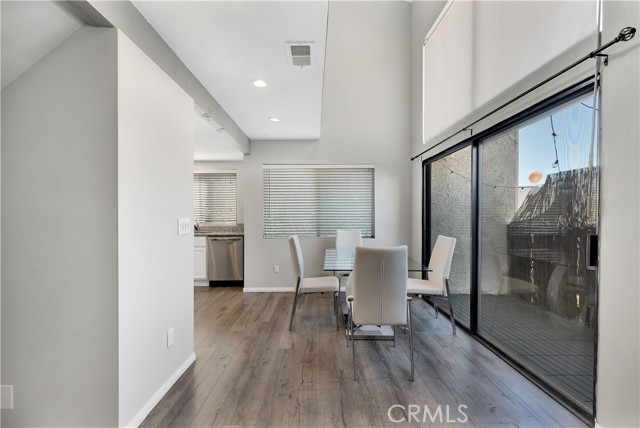 Detail Gallery Image 6 of 31 For 18445 Hatteras #403,  Tarzana,  CA 91356 - 2 Beds | 2 Baths