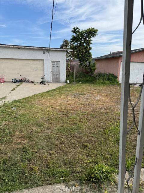 Detail Gallery Image 2 of 2 For 126 W 94th St, Los Angeles,  CA 90003 - 2 Beds | 1 Baths