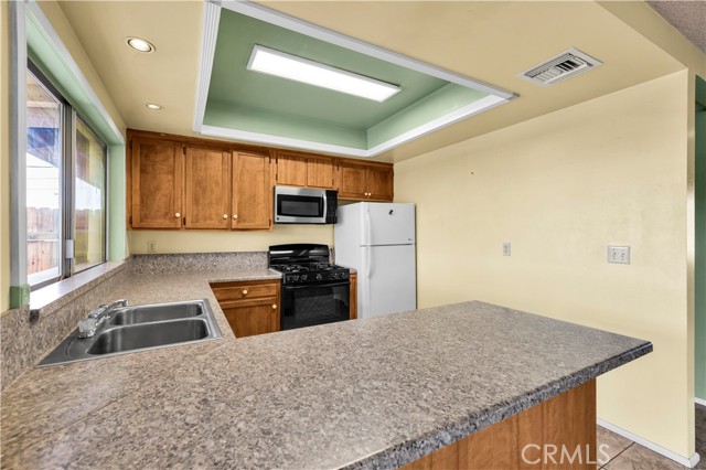 Detail Gallery Image 15 of 47 For 58116 Desert Gold Dr, Yucca Valley,  CA 92284 - 3 Beds | 2 Baths