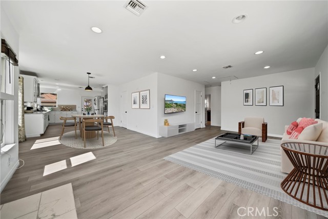 Detail Gallery Image 5 of 22 For 3549 S Cochran Ave, Los Angeles,  CA 90016 - 3 Beds | 2 Baths