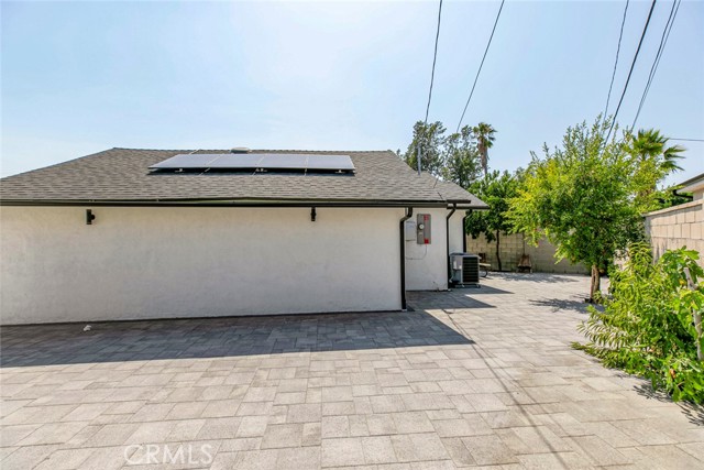 10265 Strathern Street, Sun Valley CA: https://media.crmls.org/medias/afb70442-1993-417f-a717-6384153cdea1.jpg