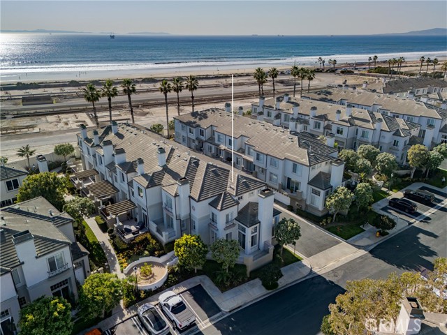 Detail Gallery Image 7 of 46 For 6242 Surfboard, Huntington Beach,  CA 92648 - 3 Beds | 2/1 Baths