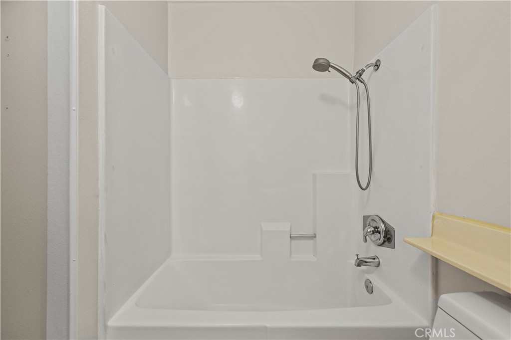 https://media.crmls.org/medias/afb9271a-b374-49ba-b2ff-f177f1d544c2.jpg?preset=X-Large