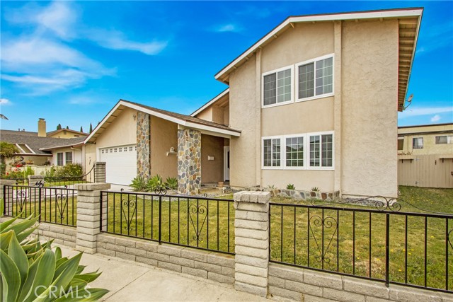 Detail Gallery Image 2 of 28 For 15821 Redlands Ave, Westminster,  CA 92683 - 5 Beds | 2/1 Baths