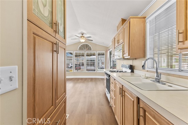 Detail Gallery Image 24 of 66 For 1295 S Cawston Ave #433,  Riverside,  CA 92545 - 1 Beds | 1 Baths