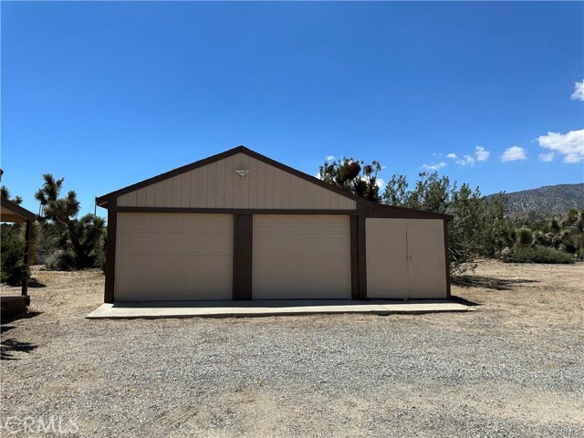 2033 Hollister Road, Pinon Hills CA: https://media.crmls.org/medias/afba0426-65ec-44ff-b969-174a42674f03.jpg