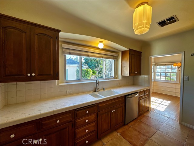 Detail Gallery Image 9 of 36 For 11741 Otsego St, Valley Village,  CA 91607 - 4 Beds | 2/1 Baths