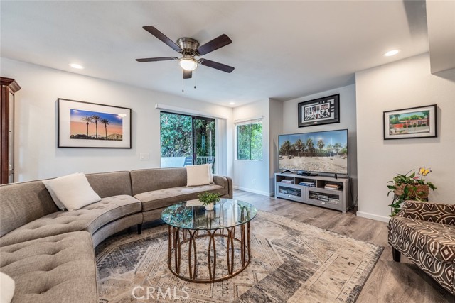 Detail Gallery Image 9 of 32 For 385 E via Escuela #415,  Palm Springs,  CA 92262 - 2 Beds | 2 Baths