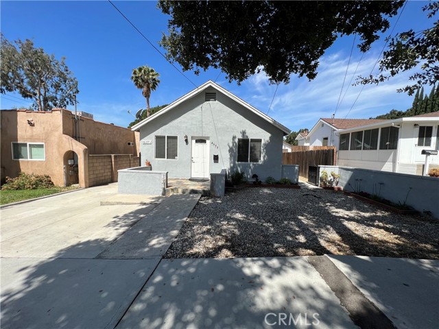 Detail Gallery Image 1 of 25 For 4639 La Crescenta Ave, La Crescenta,  CA 91214 - 4 Beds | 4 Baths