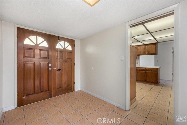 Detail Gallery Image 4 of 36 For 4709 Morro Dr, Bakersfield,  CA 93307 - 3 Beds | 2/1 Baths