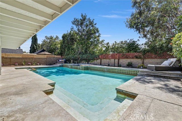 24301 Via Madrugada, Mission Viejo CA: https://media.crmls.org/medias/afbba08f-8e55-4f49-950a-12beb3d45093.jpg
