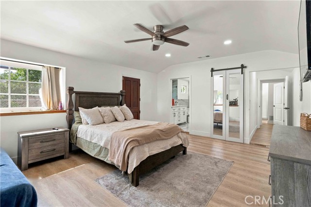 8633 Zelzah photo 13