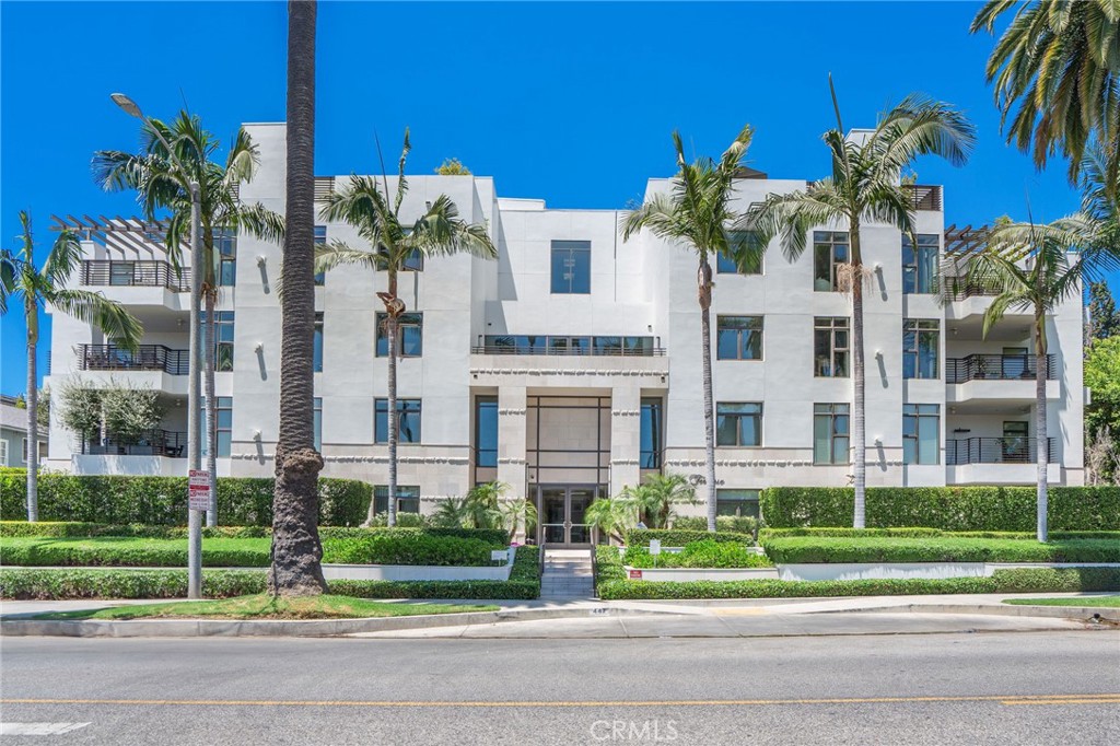447 N Doheny Drive #104