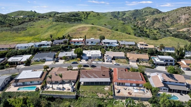 Detail Gallery Image 4 of 43 For 6736 Vickiview, West Hills,  CA 91307 - 4 Beds | 2 Baths