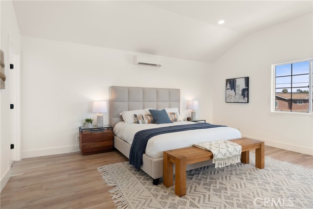 5732 Hillcrest Drive, Los Angeles CA: https://media.crmls.org/medias/afbf94bd-9823-4a11-b6af-f3885dec1bf7.jpg
