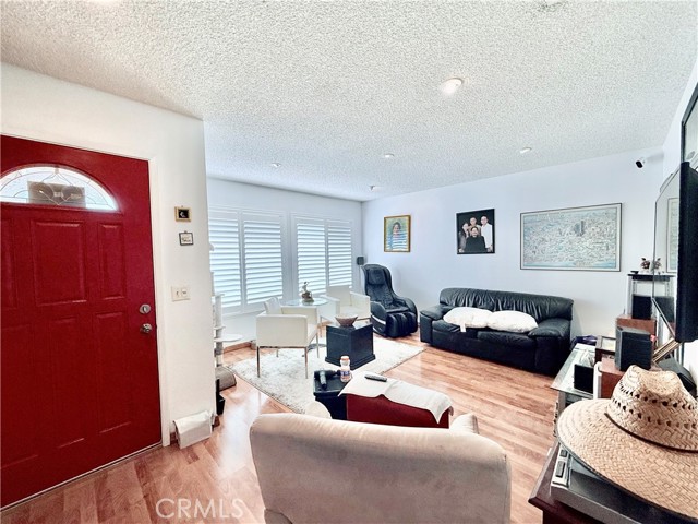Detail Gallery Image 3 of 19 For 3034 S Betsy St, West Covina,  CA 91792 - 3 Beds | 2 Baths