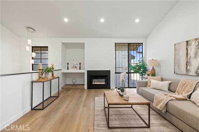 11107 Arminta Street, Sun Valley CA: https://media.crmls.org/medias/afc105d8-92fe-40c3-98a8-11a2889864e4.jpg