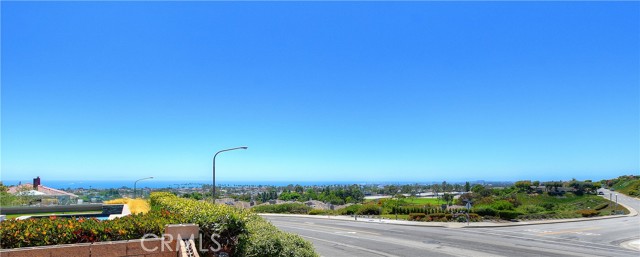 935 Tiller Way, Corona del Mar CA: https://media.crmls.org/medias/afc20ca2-875d-4c21-8dde-ed8224191d75.jpg