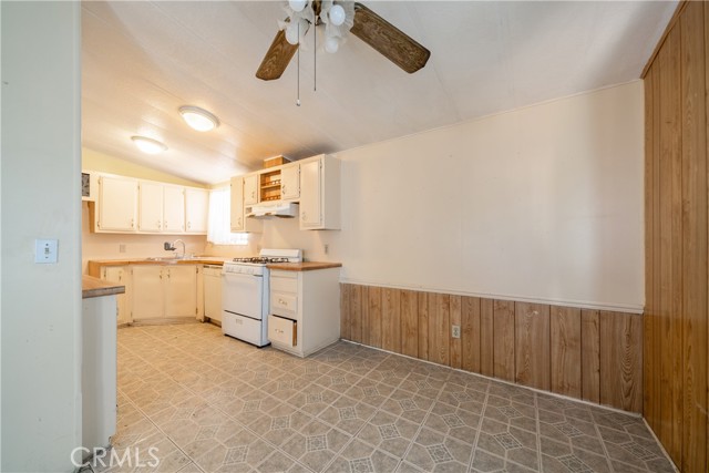 Detail Gallery Image 5 of 25 For 3524 E Avenue R #300,  Palmdale,  CA 93550 - 3 Beds | 2 Baths