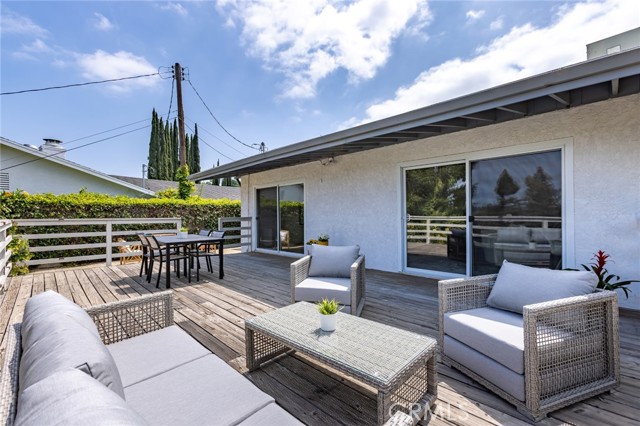22253 Del Valle Street, Woodland Hills CA: https://media.crmls.org/medias/afc28806-11a0-407a-bc83-037f86dc711c.jpg