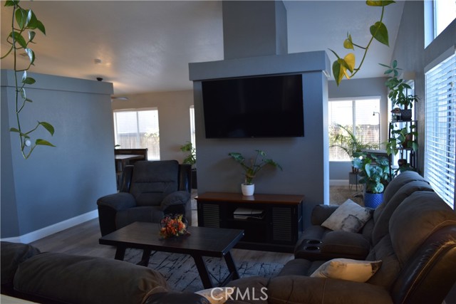 Detail Gallery Image 3 of 18 For 13598 W Nolina, Hesperia,  CA 92344 - 4 Beds | 2 Baths