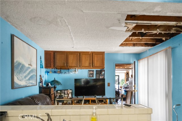 Detail Gallery Image 10 of 23 For 9024 Willis, Panorama City,  CA 91402 - 2 Beds | 2/1 Baths