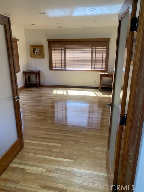 Detail Gallery Image 37 of 44 For 1718 Cleveland Rd, Glendale,  CA 91202 - 3 Beds | 3 Baths