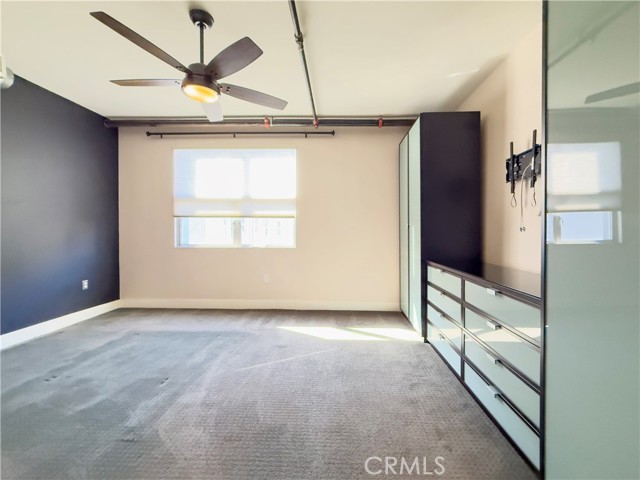 909 E Santa Ana Boulevard, Santa Ana CA: https://media.crmls.org/medias/afc440dd-be04-4c3b-9309-7e87fac0b2e5.jpg
