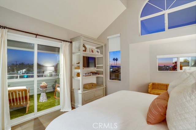 1300 12th Street, Manhattan Beach, California 90266, 2 Bedrooms Bedrooms, ,3 BathroomsBathrooms,Residential,Sold,12th,OC21247475