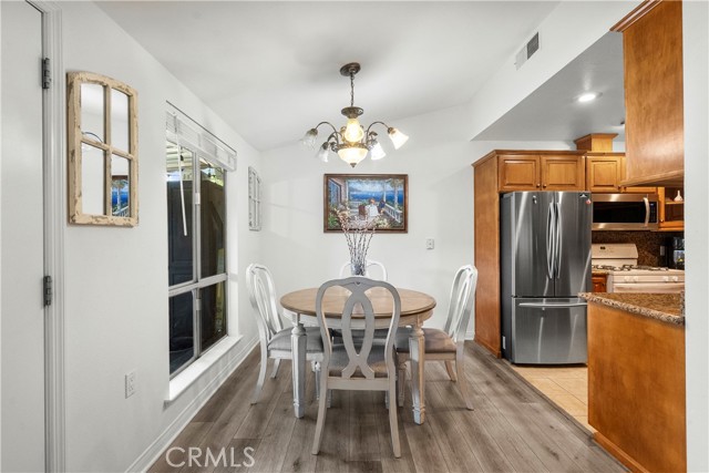 Detail Gallery Image 14 of 39 For 19226 Avenue of the Oaks a,  Newhall,  CA 91321 - 2 Beds | 1 Baths