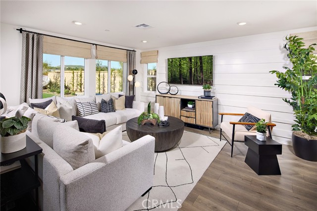 Detail Gallery Image 3 of 18 For 8491 Peachwillow Ct, Jurupa Valley,  CA 92509 - 4 Beds | 2/1 Baths