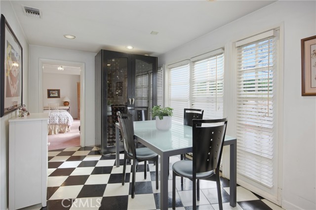 Detail Gallery Image 9 of 38 For 2072 Coldwater Canyon, Beverly Hills,  CA 90210 - 4 Beds | 4/1 Baths