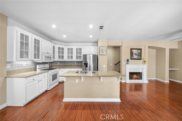 Detail Gallery Image 15 of 65 For 29 Villa Roma, Lake Elsinore,  CA 92532 - 4 Beds | 2/1 Baths