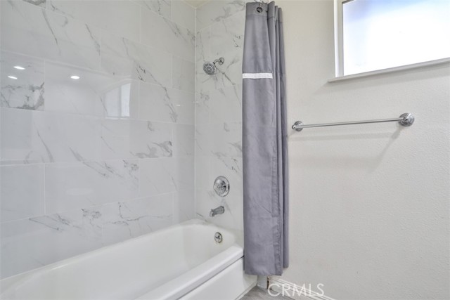 11112 Camellia Avenue, Fountain Valley CA: https://media.crmls.org/medias/afc628ae-cb50-4285-98bc-427f296dab3c.jpg