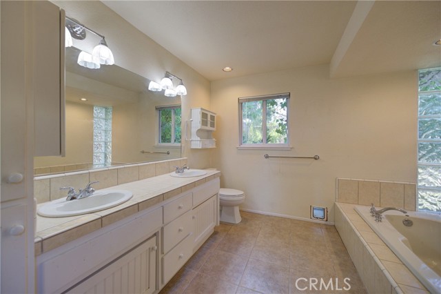 6305 Portola Road, Atascadero CA: https://media.crmls.org/medias/afc687e3-9465-462a-8804-86690ea5c17c.jpg
