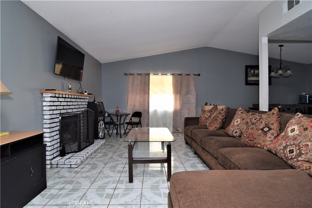 MLS #SR25252356 image #5