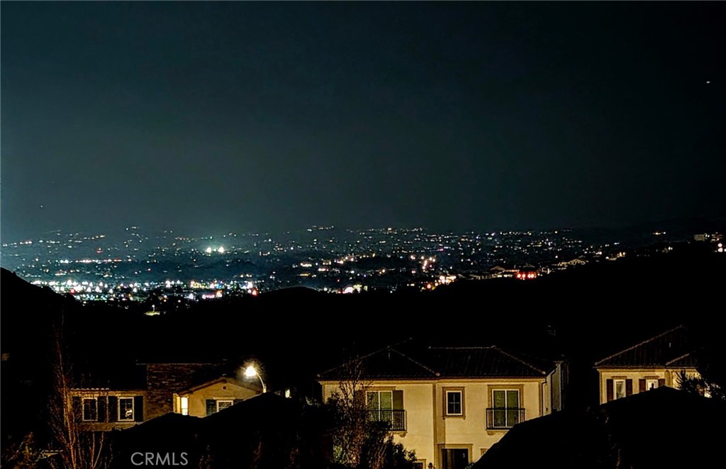 https://media.crmls.org/medias/afc724a5-142d-49b4-90e0-18bb11fd6123.jpg?preset=X-Large