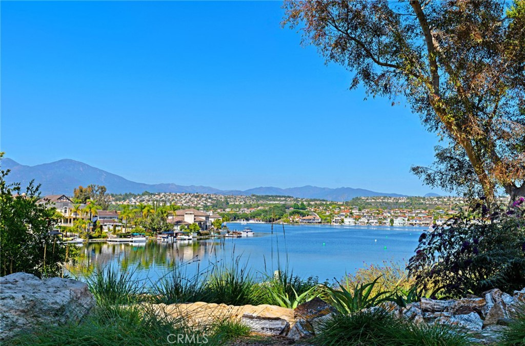 https://media.crmls.org/medias/afc7346c-90aa-417a-886e-db61cafb1164.jpg?preset=X-Large