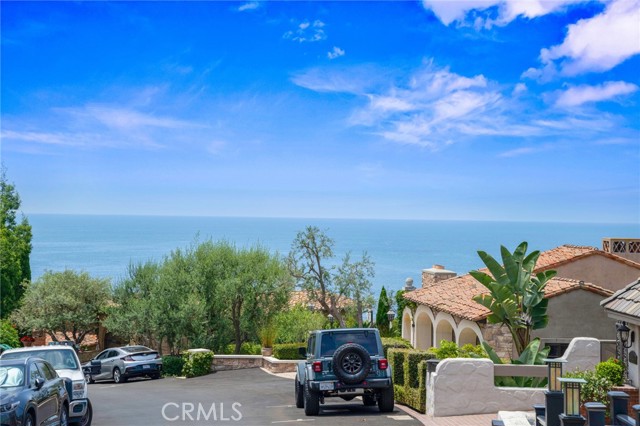 686 Diamond Street, Laguna Beach CA: https://media.crmls.org/medias/afc750ae-a681-4726-8fc6-007bbac6d98c.jpg