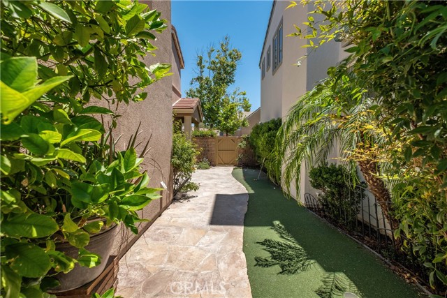 27531 Sunny Creek Drive, Valencia CA: https://media.crmls.org/medias/afc75dac-d985-4000-8af0-09817e5766b0.jpg