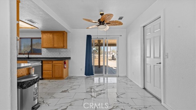 Detail Gallery Image 8 of 21 For 11545 Kiowa, Apple Valley,  CA 92308 - 3 Beds | 2 Baths